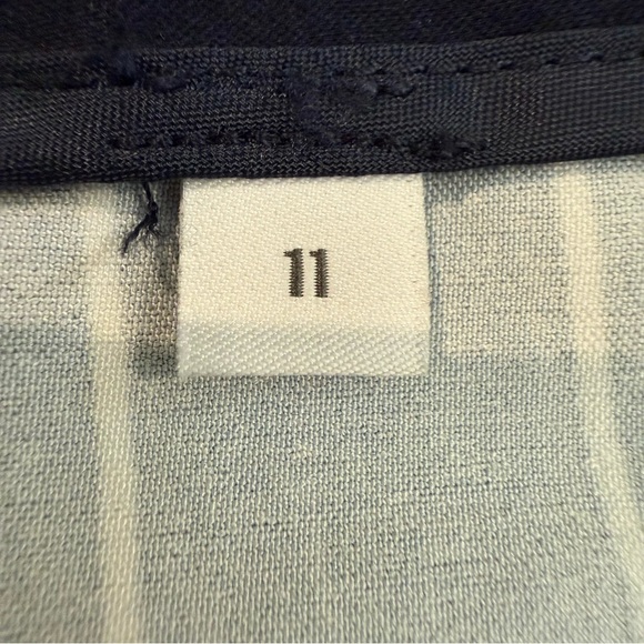 Reitmans Blue and White Pin Stripe Flat Front Shorts with Pockets - Picture 12 of 13